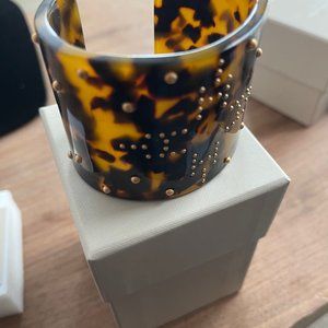 New in Box India Hicks Tortoise Cuff w/Matching Earrings